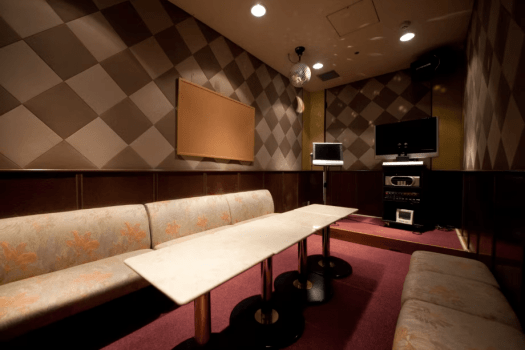 カラオケルーム1時間サービス