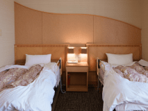 【バリアフリー対応客室】リフト付きのお部屋でございます。