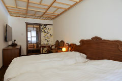 【川側大正モダン客室】和洋室＋セミダブルベッド2台＋トイレ付（禁煙室）