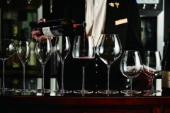 [Cours d'accord mets et vins] Savourez les meilleurs vins et sakés locaux soigneusement sélectionnés par notre sommelier. Les accords parfaits selon vos goûts.