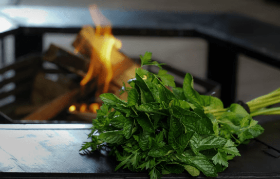 〔10％OFF〕素泊まり◇初夏のハーブ満喫リトリート！摘みたて香るハーブバター＆焚き火体験付プラン