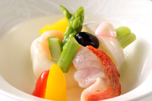 鮮魚の姿料理から、少量演出にアレンジします