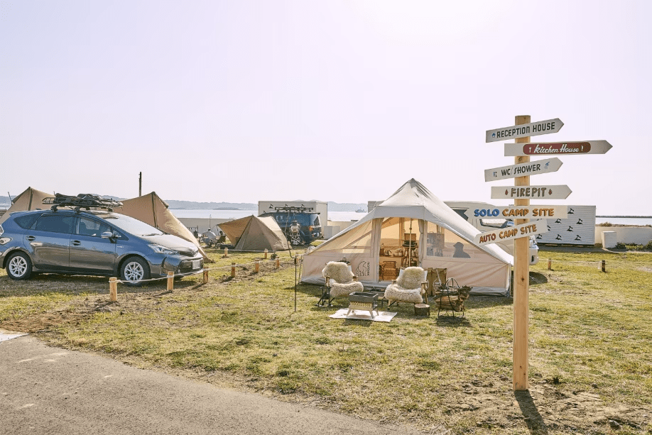 【月火金のみ1日2サイト限定限定｜平日半額特別プラン　2サイト限定！】AUTO CAMP SITE オートキャンププラン　オーシャンビューのオートキャンプサイト／車乗入れ可能／電源付き