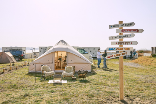 【AUTO CAMP SITE オートキャンププラン】オーシャンビューのオートキャンプサイト／車乗入れ可能／電源付き