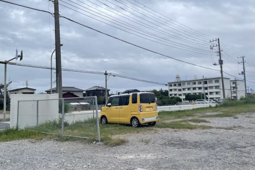 車中泊場所。道沿いの壁際です。