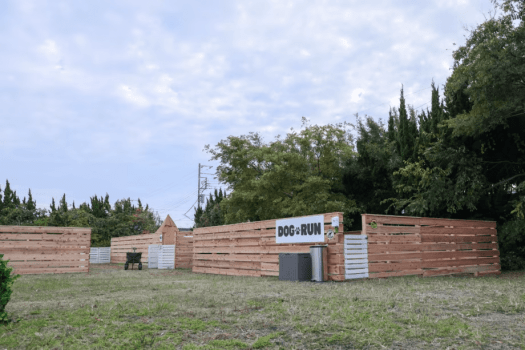 【DOG CAMP SITE 柵付きドッグラン手ぶらキャンプ・電源なしプラン】愛犬とゆったり楽しむキャンプ