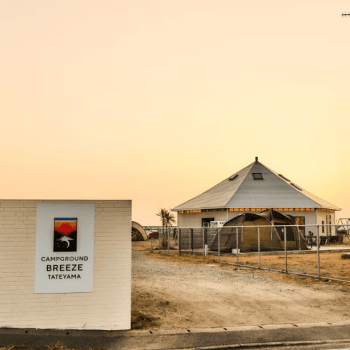 【月火金のみ1日2サイト限定限定｜平日半額特別プラン　2サイト限定！】AUTO CAMP SITE オートキャンププラン　オーシャンビューのオートキャンプサイト／車乗入れ可能／電源付き