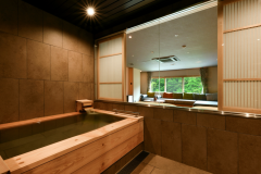 【uraraプレミアツインB】ひのきの薫りに包まれる、掛け流しの客室温泉(加水あり) 【uraraプレミアツインB】ひのきの薫りに包まれる、掛け流しの客室温泉(加水あり)