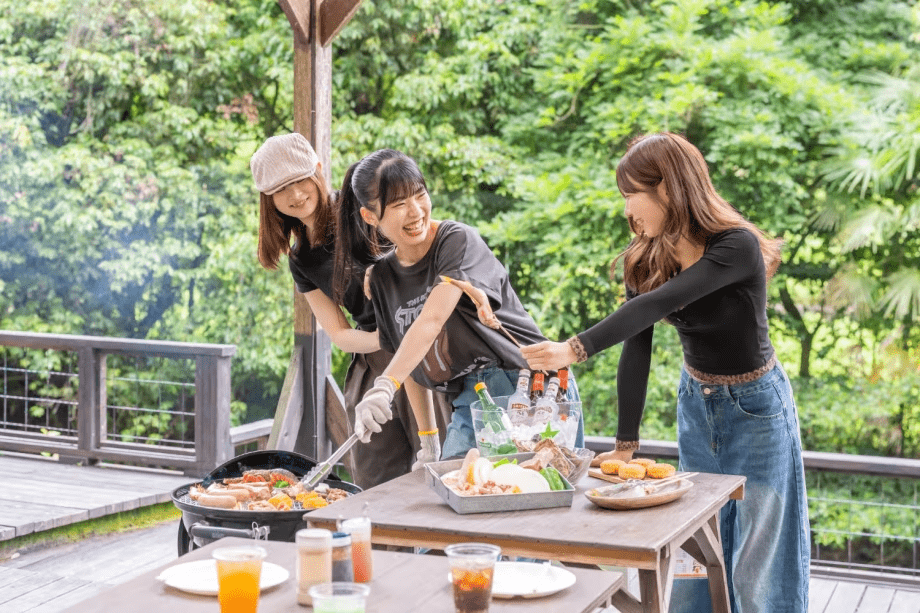 仲間とBBQを楽しむ滞在イメージ