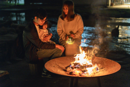 BBQエリア横の大型焚き火台で焚き火が楽しめます！