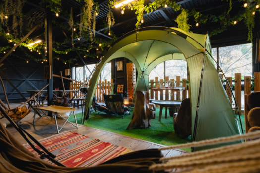 キャンピングタワー2階：キャンプエリア