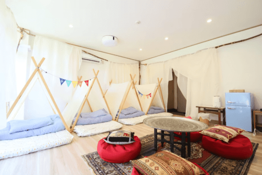 【三角テントでお部屋キャンプ】HEYAmping/プロジェクター付き(定員5名)