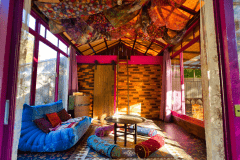 【グラスキャビン】ロフト付きで広々としたキャビン。専用テラスでプライベートBBQが楽しめます。