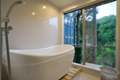 浴室は大型バスタブにドラム缶風呂付き！