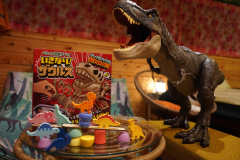 恐竜のおもちゃを置いてありますので自由に遊んでください♪