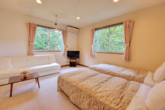 【客室一例】洋室ツイン。カップルやファミリー、学生さんまで快適にお過ごしいただけます。