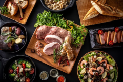 【1泊2食スタンダードBBQ/一人当たり料金】"近江地鶏"や琵琶湖でしか獲れないビワマスなど地元産の食材のグランピングBBQを楽しむ、琵琶湖の畔でラグジュアリーステイ～レイクサイドテラス琵琶湖～