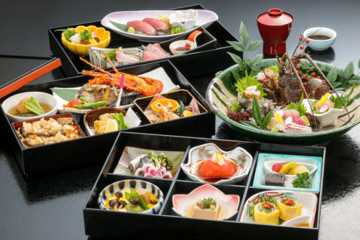 【もっと気軽にグランピング体験♪】ご夕食は伊勢海老・鮑・松阪牛をメインにしたお重膳【1泊2食付き】