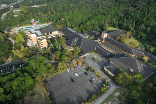 千の杜の全景：自然に囲まれた敷地は64000坪！