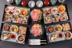 ＜Luxury Trailers 離宮 伊勢＞★周年祭★ おためしグランピング体験♪ご夕食は伊勢海老と松阪牛すき焼きがメインのお重膳