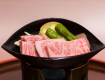柔らかくジューシーな和牛陶板ステーキ。