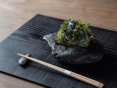*【夕食（造里）】会席料理の起草は奇勝絶景「天龍峡十勝」苔むした岩石に想いを寄せて