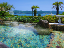 ■大浴場：露天風呂■開放感バツグン！真っ青な海を眺めながら、真っ青な湯舟でリラックス♪