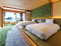 ■西館リニューアルルーム■4F 黒船・和モダン：木のぬくもりをテーマとしたシンプルな和モダンのフロア