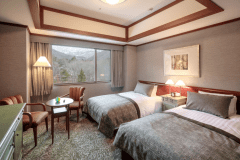 トップフロアエコノミーツインルーム一例（※お部屋の位置により、間取りは異なります）