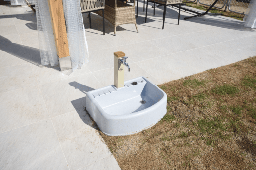 Lake View Dog Run Dome with 4 Beds [Pet-Friendly] Small dogs up to 2, medium to large dogs up to 1