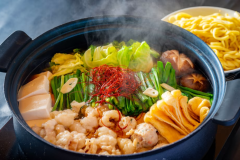 【1泊2食/1日5組限定特選和牛のもつ鍋】特選和牛のもつ鍋をメインとした冬にぴったりのホットメニュー、琵琶湖まで10歩の湖畔で過ごすラグジュアリーグランピング　フリードリンク付き