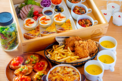 【1泊2食/1日3組限定お部屋食】テント内でも食べられるオードブルメニューを楽しむ、琵琶湖まで10歩の湖畔で過ごすラグジュアリーグランピング　フリードリンク付き