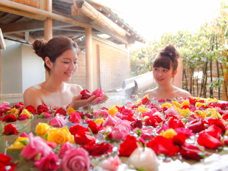 【女性風呂】華やかなバラの香りに包まれて安らぐひと時――