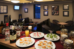 【初音プレミアム専用-VIPラウンジ-鼓】軽食やドリンク類をお楽しみいただけます。