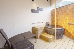 【ゆすらんユニバーサルスパルーム】温泉外風呂/禁煙　段差のない「フルフラット」な室内で快適な滞在を