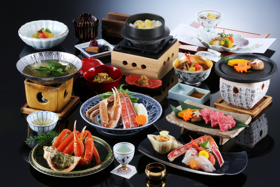 【松葉かに会席】≪お一人様につき松葉かに1杯相当！≫かに刺し・茹でかに＆黒毛和牛＜夕食は個室ダイニングまたは小宴会場＞【館内利用券2000円分付き】