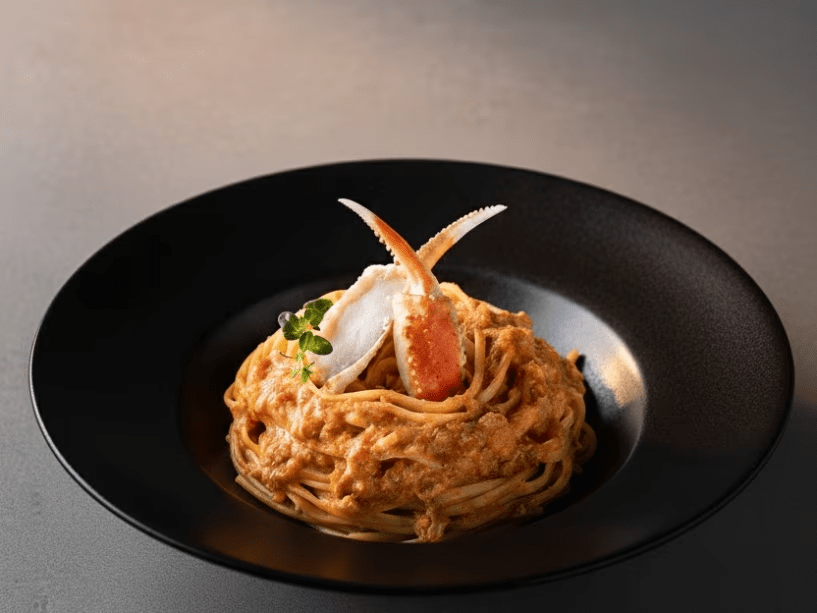 《冬の六花special》松葉蟹のパスタ、鮑のステーキ、但馬牛熟成肉炭火焼き【森林庭園レストランRicca】【館内利用券2000円分付き】