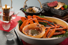 【厳選素材会席&times;夕食個室ダイニング又は小宴会場】《4月～8月》甘みたっぷり"紅ずわいがに"宝楽蒸し＆鮮魚お造りグレードUP＆特選黒毛和牛【館内利用券2000円分付き】