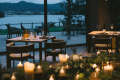 およそ100本の火がゆれるキャンドルディナー。