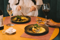 地元の農家から届く有機野菜や近海であがった地魚を滋味豊かに。