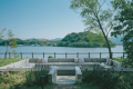 開放的な水辺の風景、穏やかで豊かな時間。
