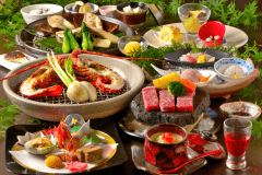 【夕食一例（大人）】季節の創作和会席。旬の素材、地場食材を生かした献立は、どれも料理長の自信作！