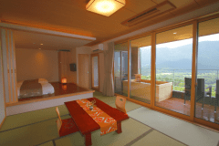 【10畳+ベッドルーム】温泉露天風呂付スイート（織姫・昴）一例。絶景の温泉露天風呂・内風呂・テラスなど設備充実。