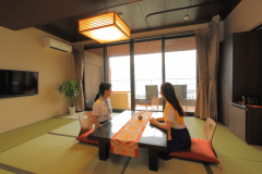 【10畳間】温泉露天風呂付客室（星雲・明星・青眼星・星影）一例。箱根外輪山やイタリ池を望む客室露天風呂付。