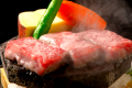 【国産牛溶岩焼き（夕食）】ご当地ブランド牛「箱根西麓牛」または「足柄牛」の溶岩焼きをご堪能ください。