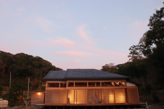 「ささやかな宿 富津」里山に囲まれた 58畳の大広間に泊まる！