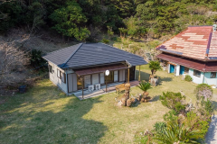 周囲は緑に囲まれています