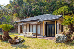 「ささやかなおうち 富貴（ふうき）/金谷」森に囲まれた高台のぽつんと一軒家