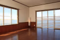 窓の外は海