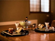 「南陽ワインと楽しむ山形の和牛」【米沢牛と蔵王牛の食べ比べ】～月替わり会席のメインをワンランクアップ 1泊2食付　＜露天風呂付き客室＋部屋食＋和食会席＞